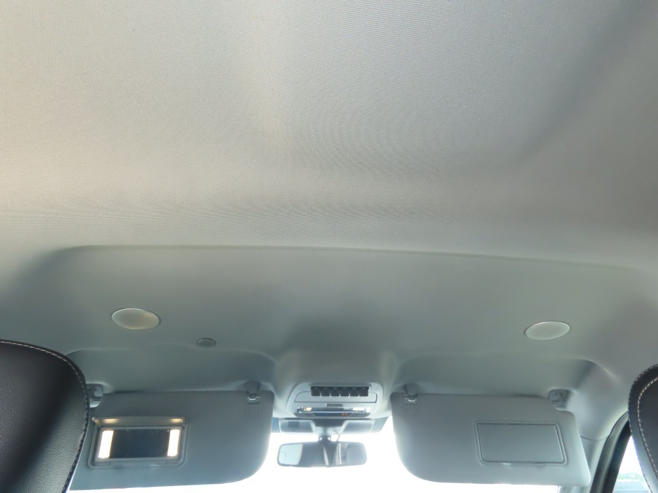 2023 Ford Super Duty F-250 SRW LARIAT Oxford White at Planet Ford