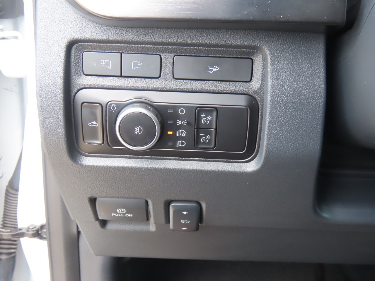 2023 Ford Super Duty F-250 SRW LARIAT Oxford White at Planet Ford