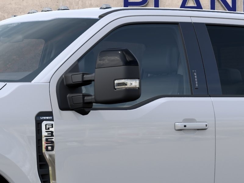 2027 Ford Super Duty F-350 DRW photo 13 of 16