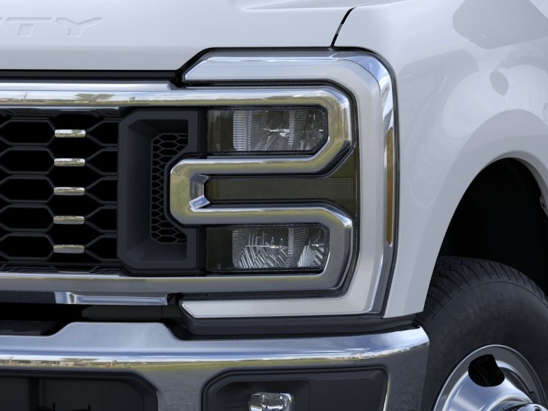 2026 Ford Super Duty F-350 DRW LARIAT Oxford White at Planet Ford