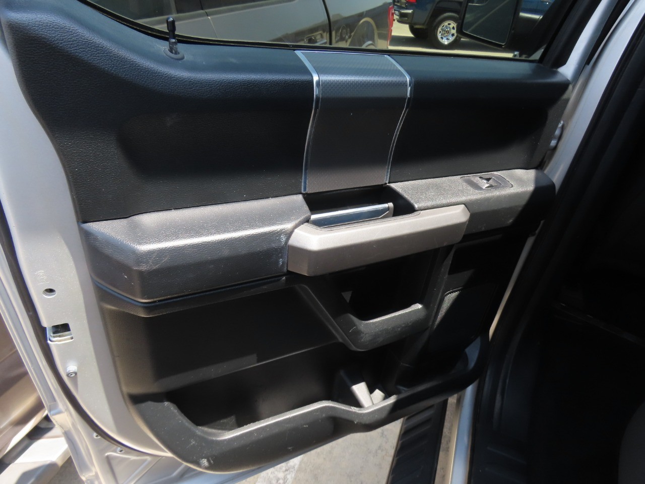 used 2016 Ford F-150 car, priced at $18,999