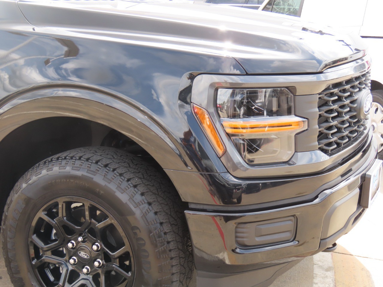 2025 Ford F-150 photo 6 of 29
