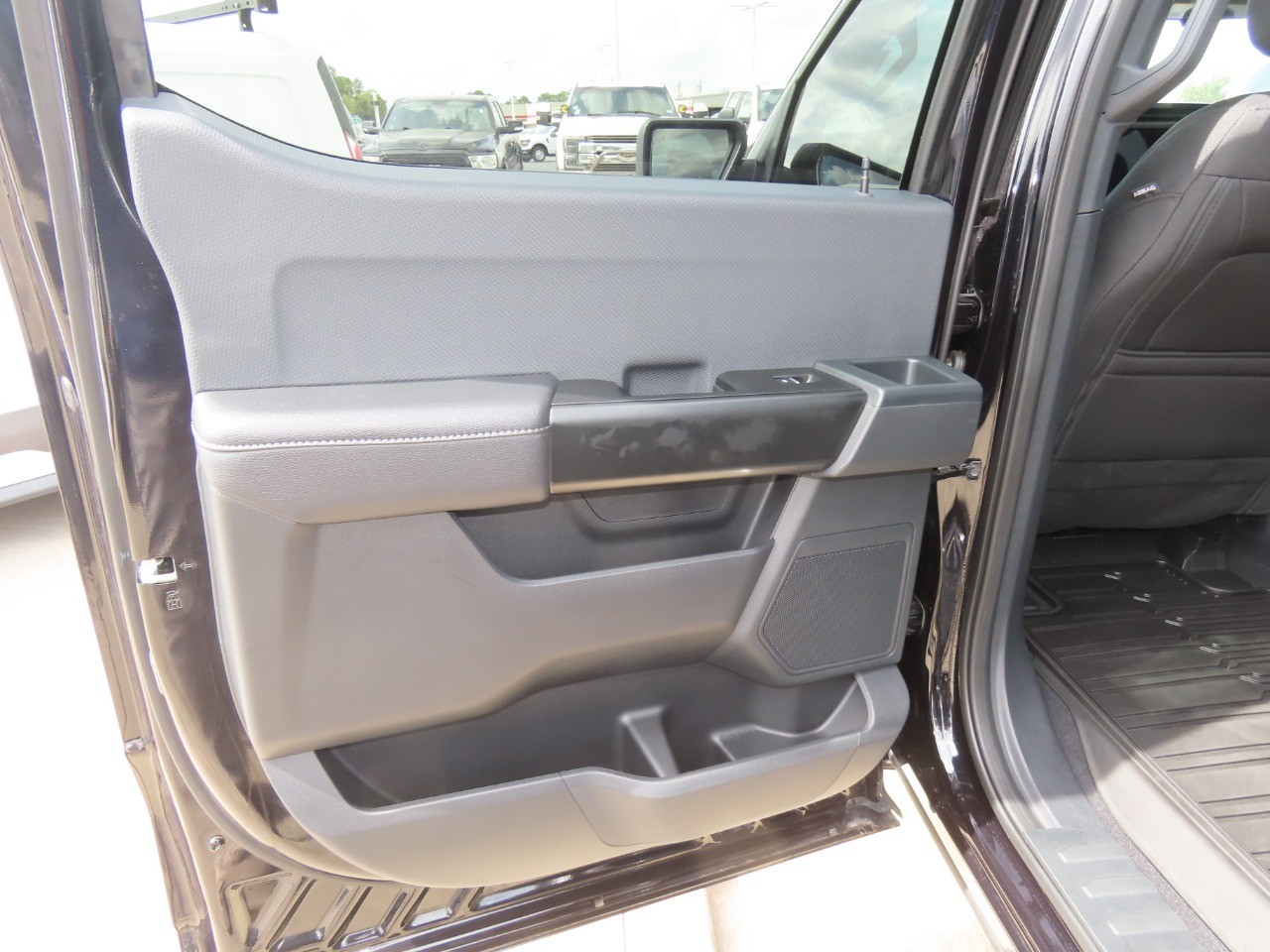 2025 Ford F-150 photo 18 of 29