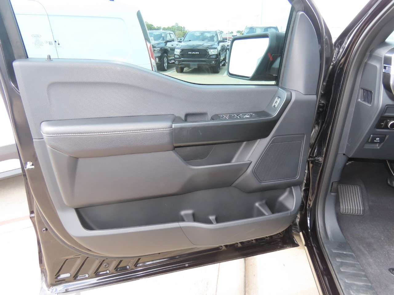 2025 Ford F-150 photo 23 of 29