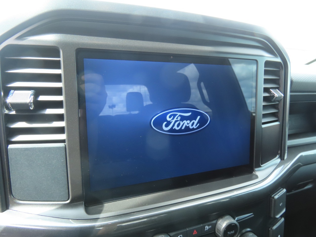 2025 Ford F-150 photo 28 of 29