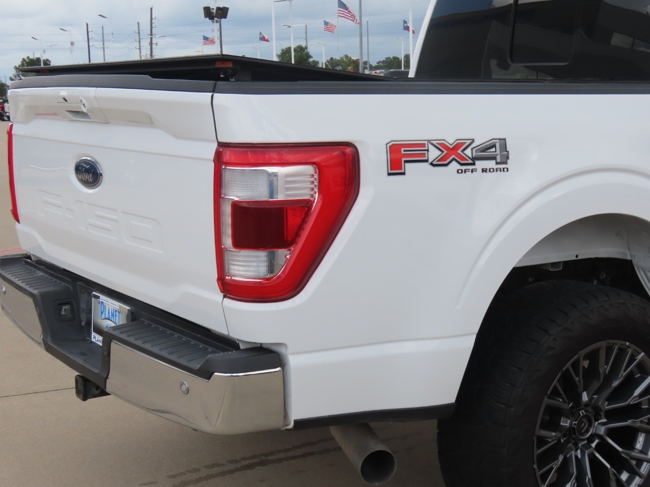 2021 Ford F-150 LARIAT Oxford White at Planet Ford