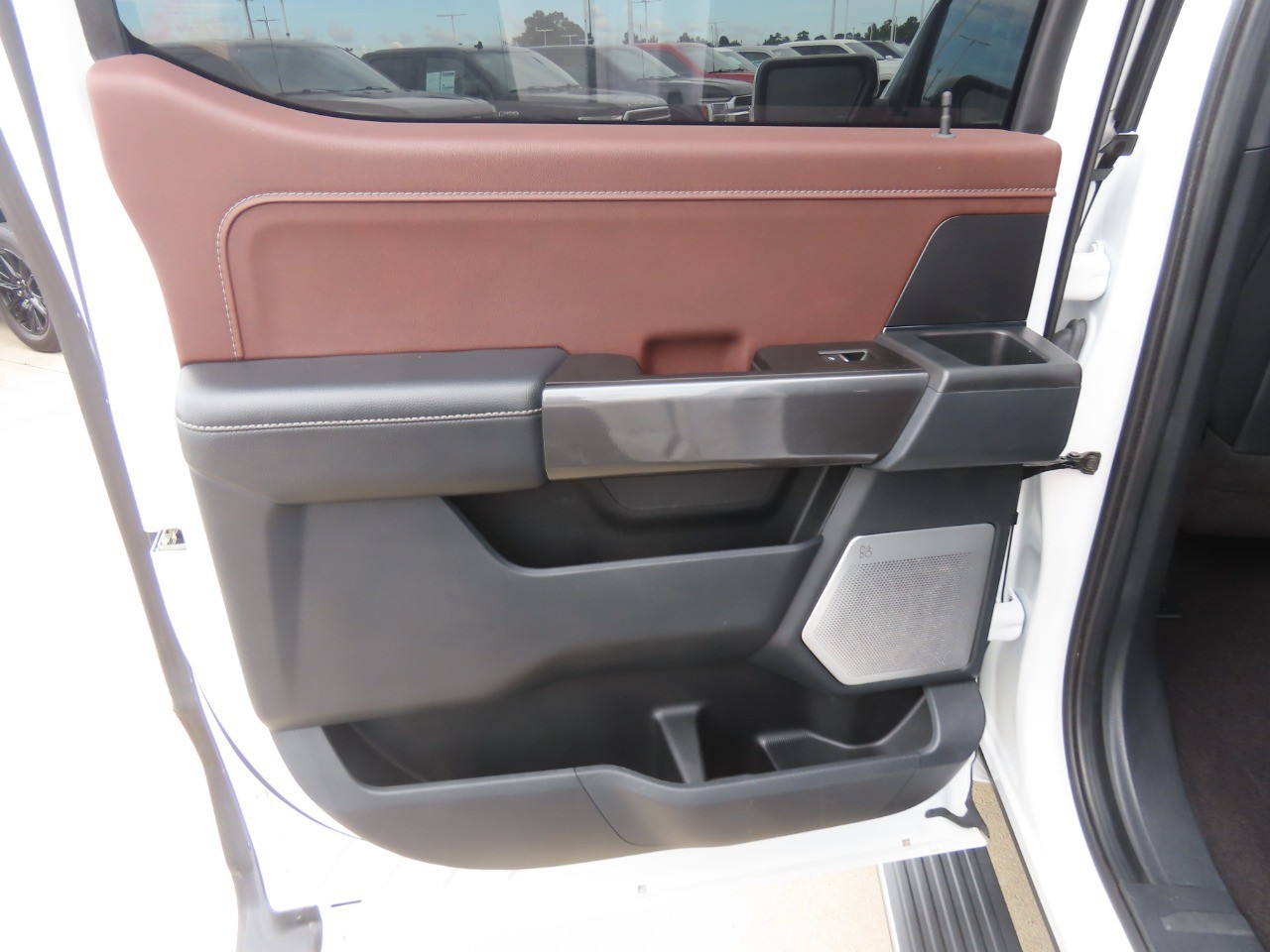 2022 Ford F-150 LARIAT Oxford White at Planet Ford