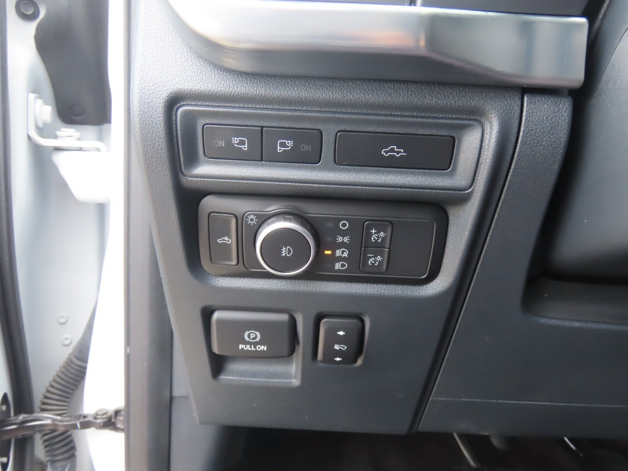 2022 Ford F-150 LARIAT Oxford White at Planet Ford