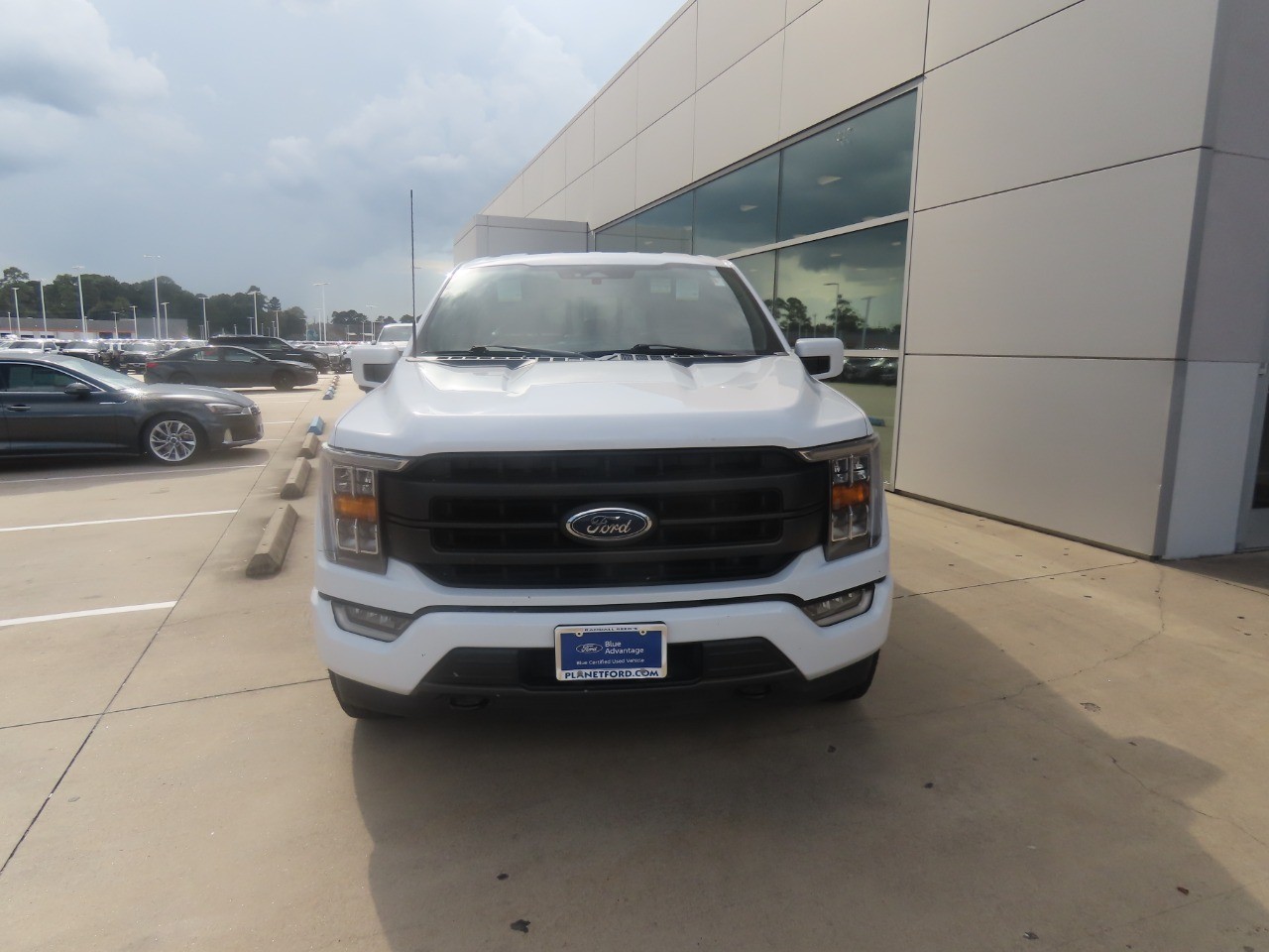 2022 Ford F-150 LARIAT Oxford White at Planet Ford