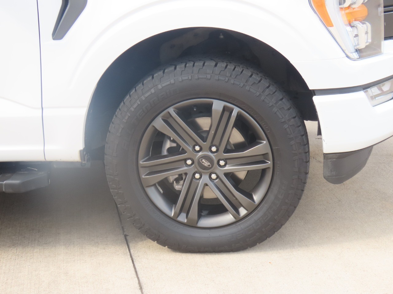 2022 Ford F-150 LARIAT Oxford White at Planet Ford