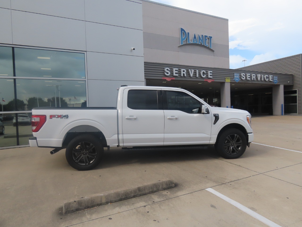 2022 Ford F-150 LARIAT Oxford White at Planet Ford