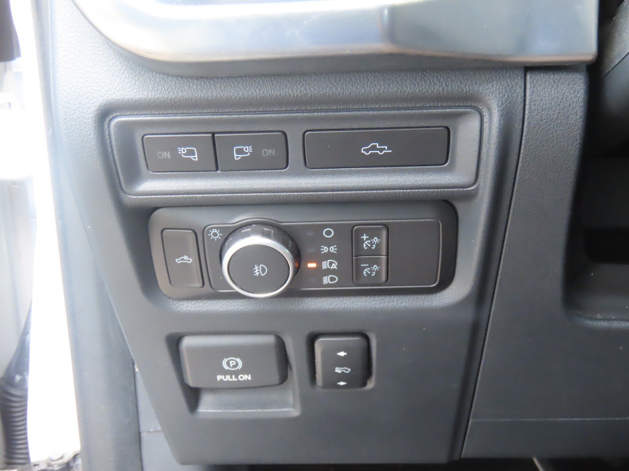 2022 Ford F-150 LARIAT Oxford White at Planet Ford