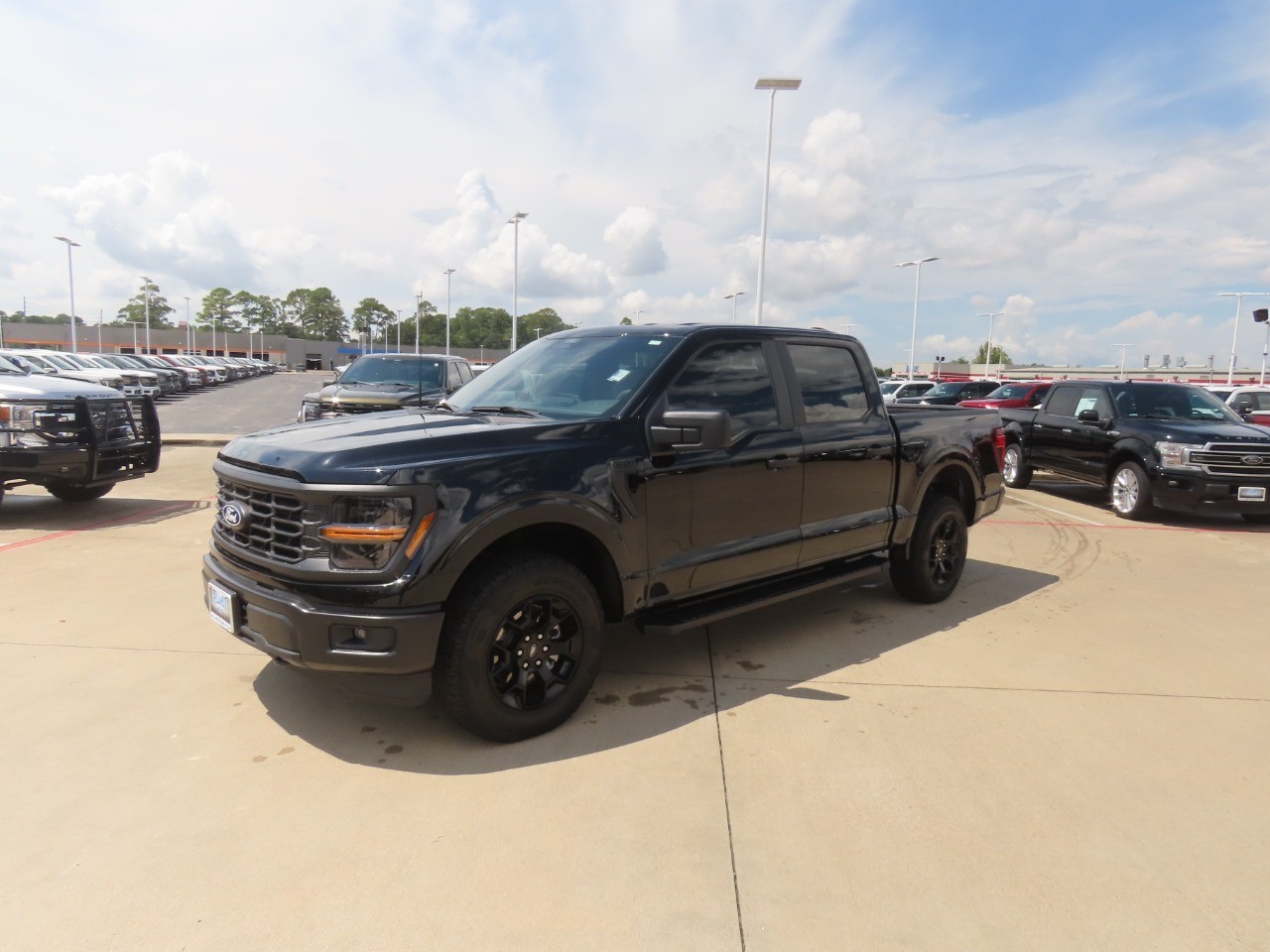 2025 Ford F-150 photo 2 of 31