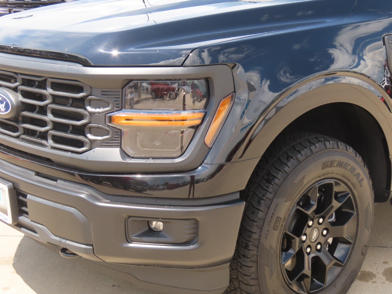 2025 Ford F-150 photo 3 of 31