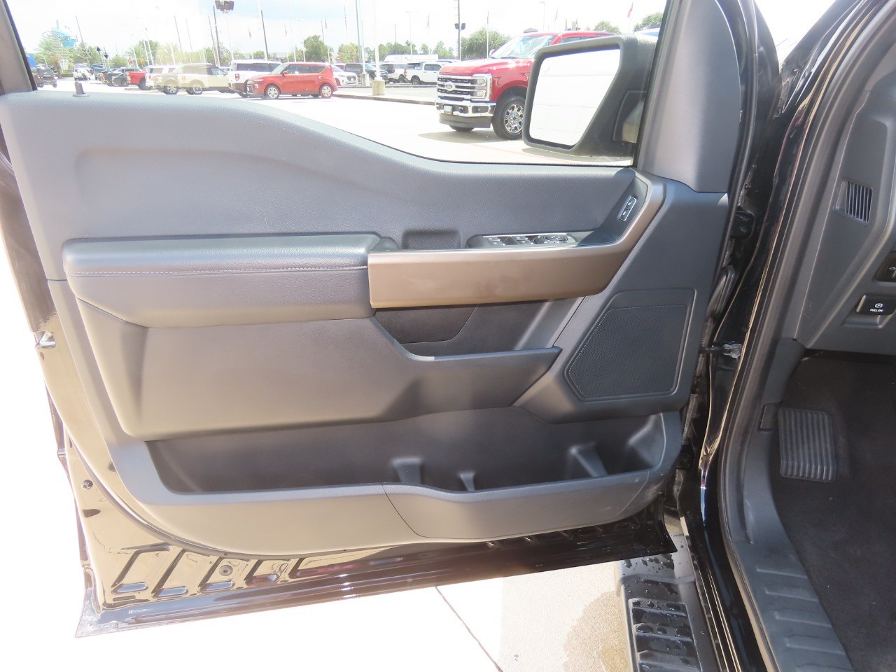 2025 Ford F-150 photo 24 of 31