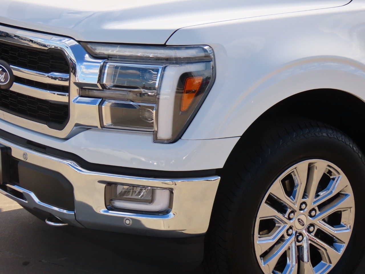 2024 Ford F-150 LARIAT Oxford White at Planet Ford