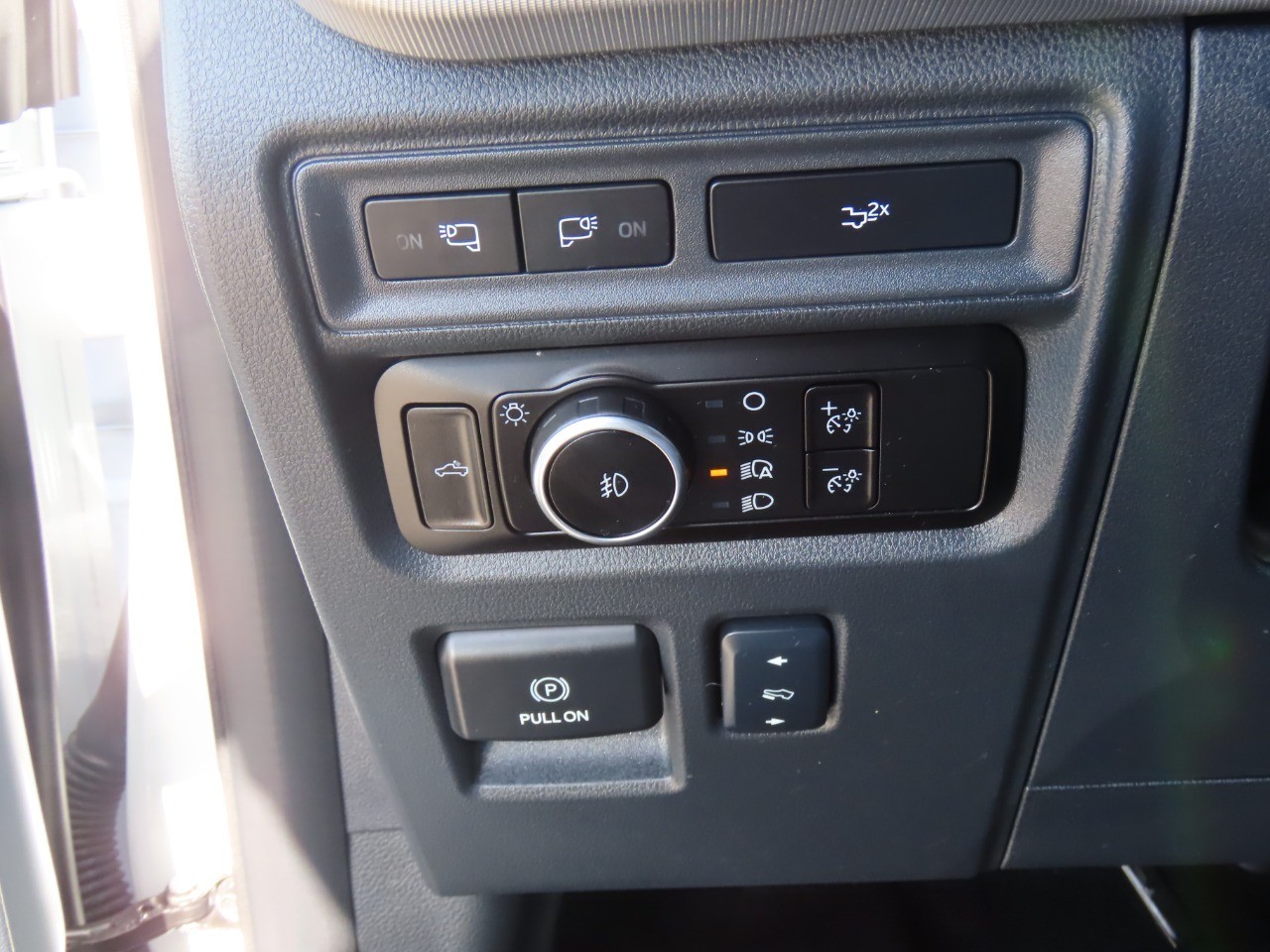 2024 Ford F-150 LARIAT Oxford White at Planet Ford