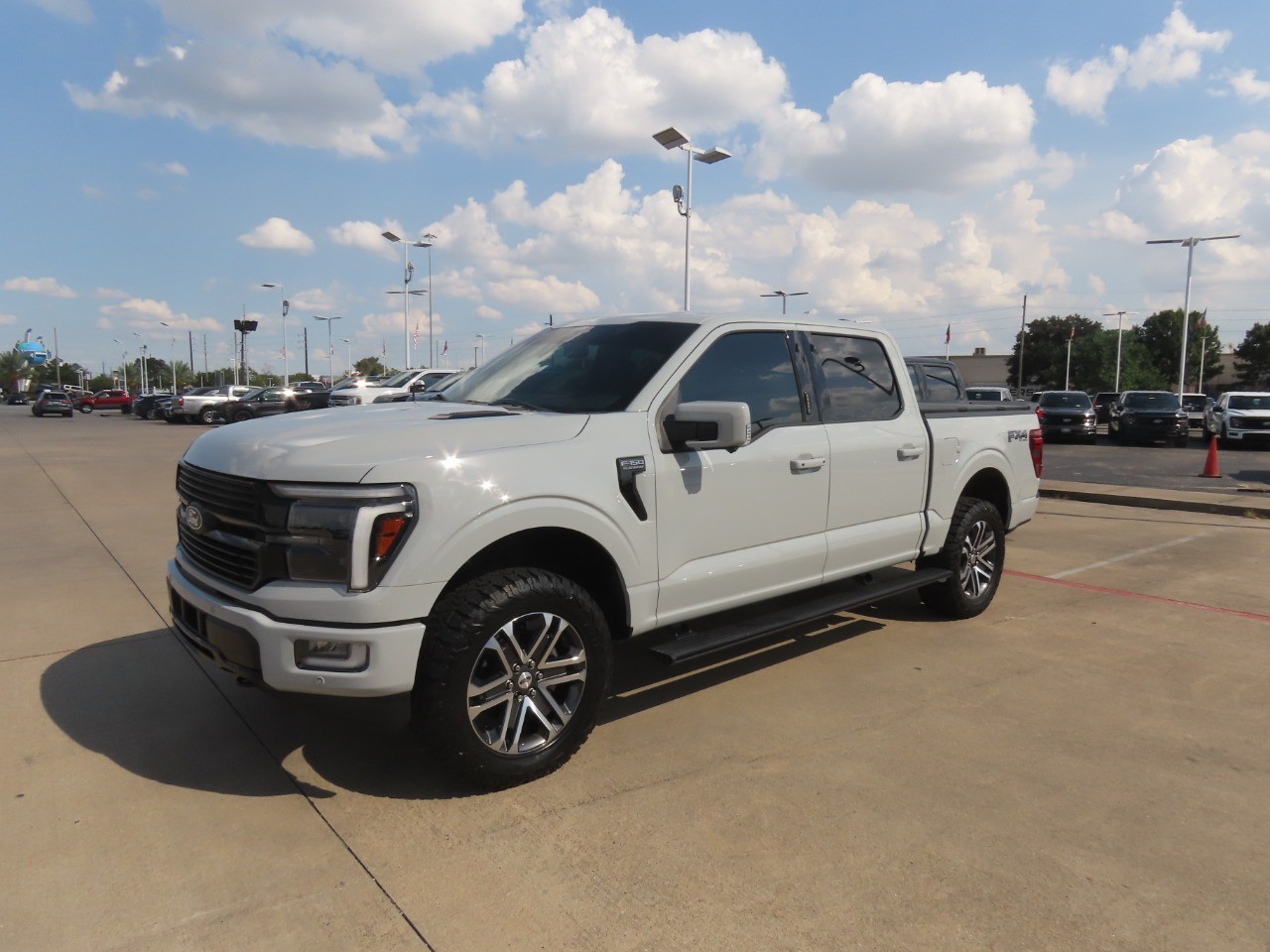 2024 Ford F-150 photo 2 of 31