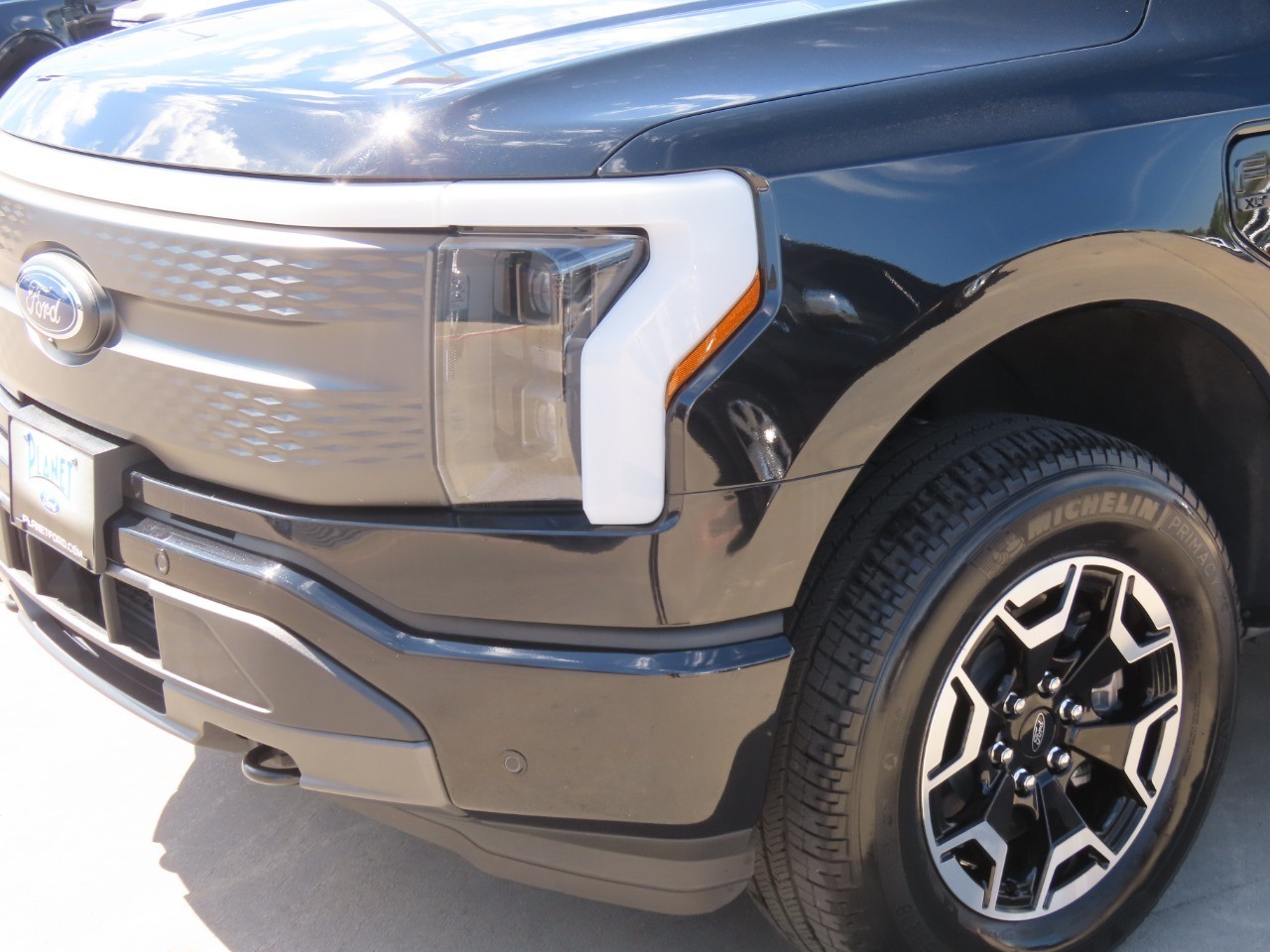 2023 Ford F-150 Lightning photo 3 of 35