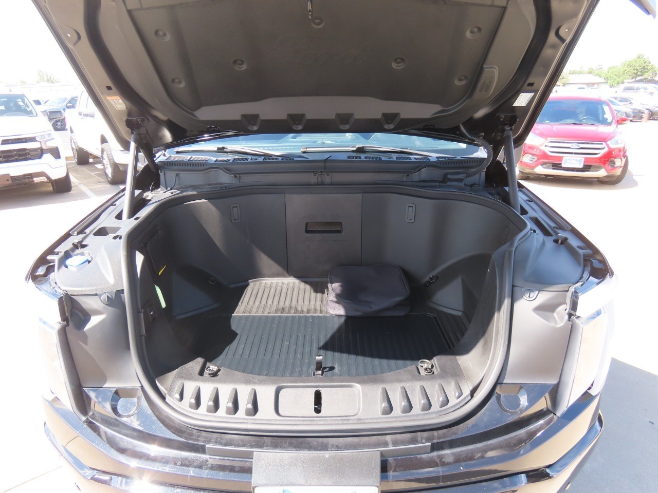 2023 Ford F-150 Lightning photo 6 of 35