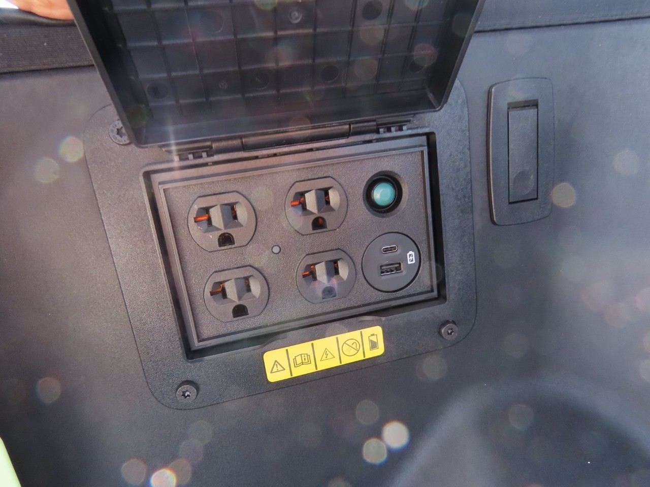 2023 Ford F-150 Lightning photo 7 of 35