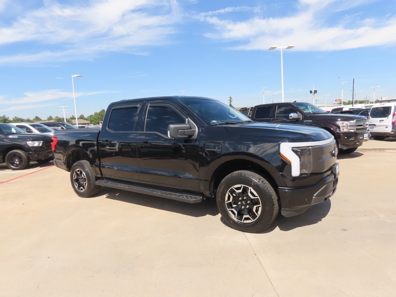2023 Ford F-150 Lightning photo 10 of 35