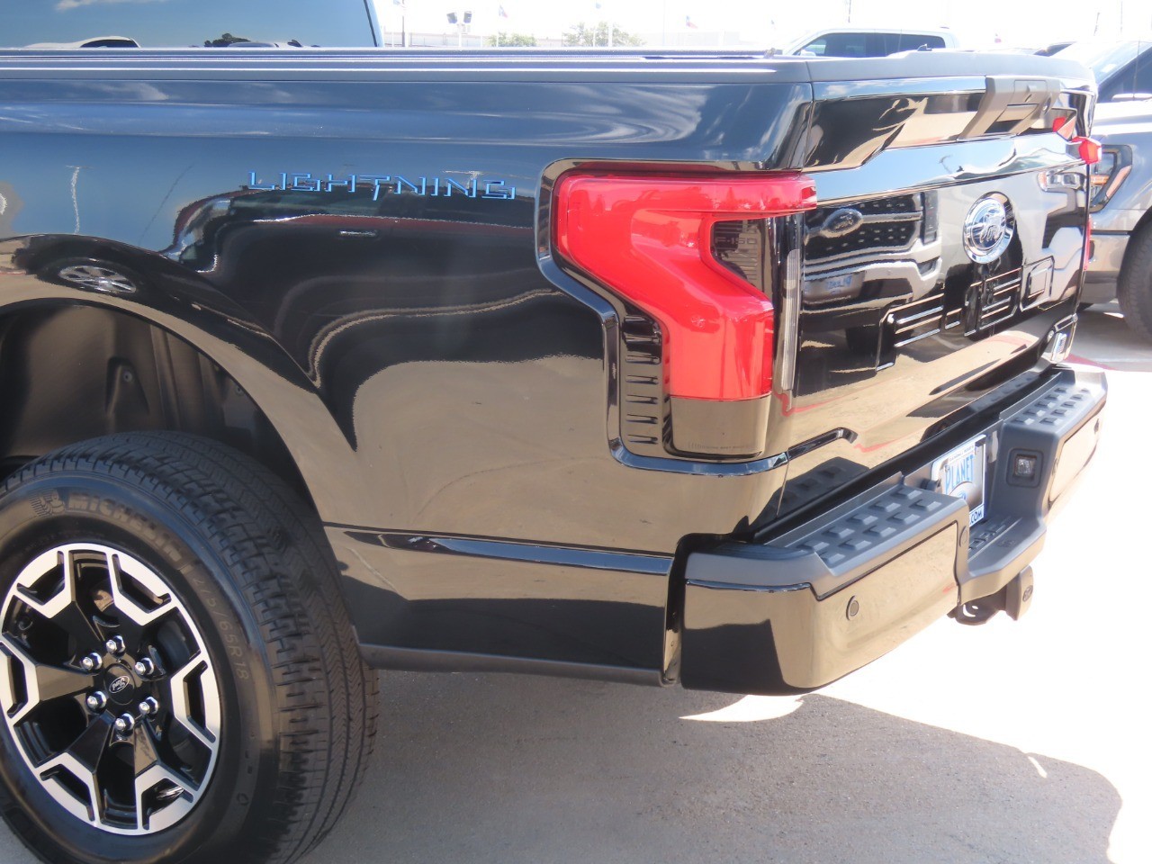 2023 Ford F-150 Lightning photo 17 of 35