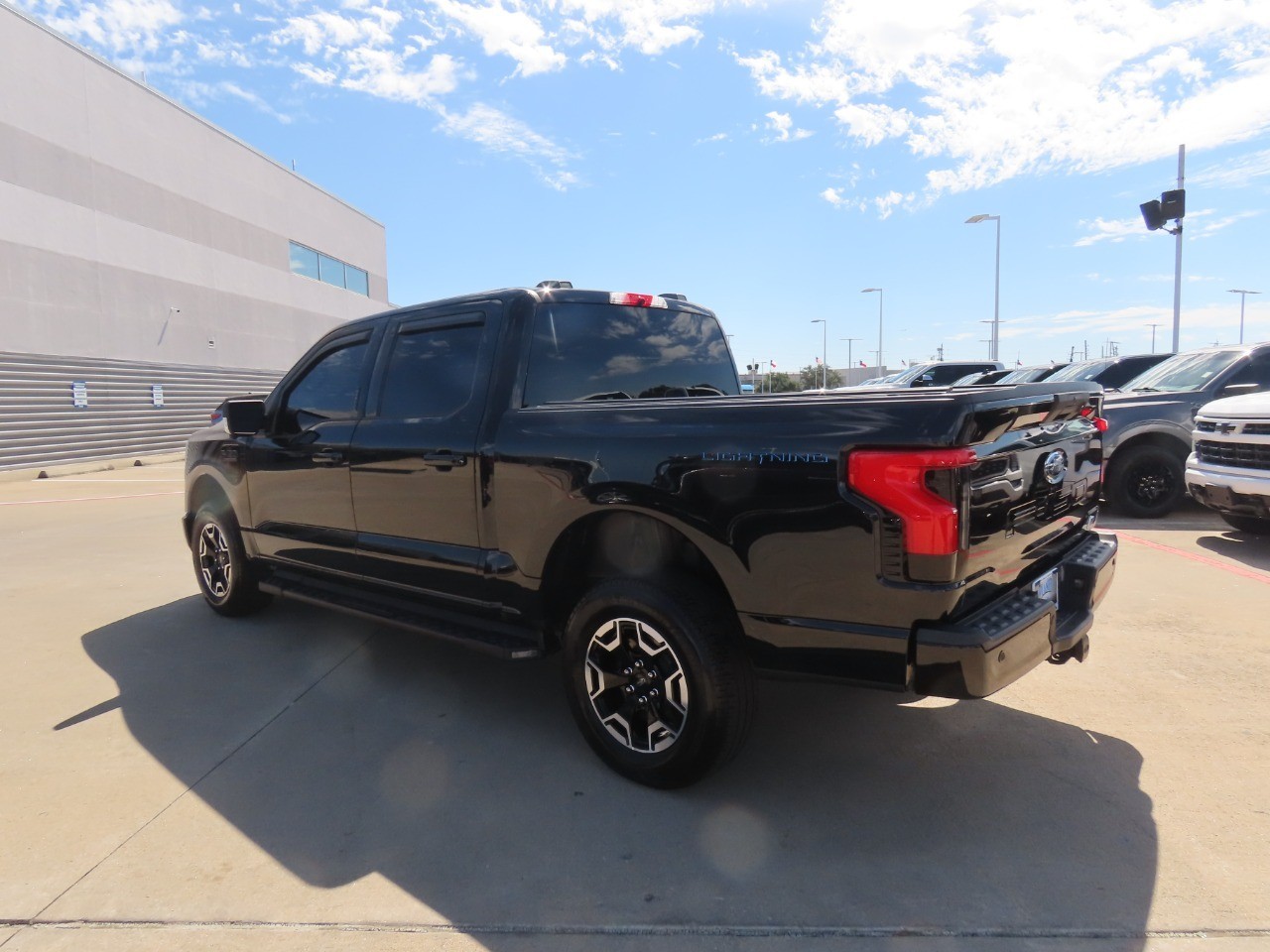 2023 Ford F-150 Lightning photo 18 of 35