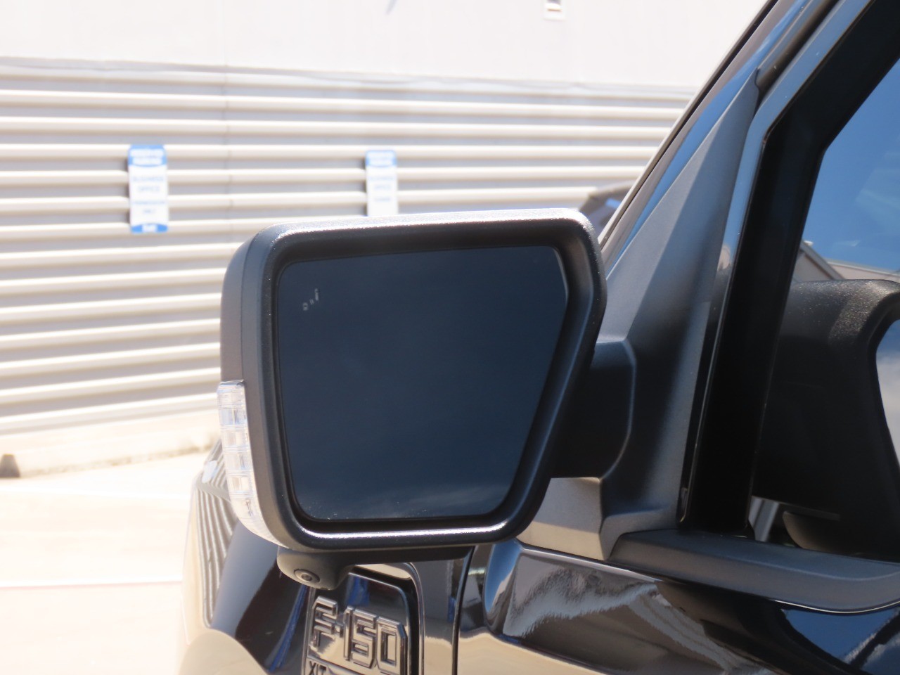 2023 Ford F-150 Lightning photo 20 of 35