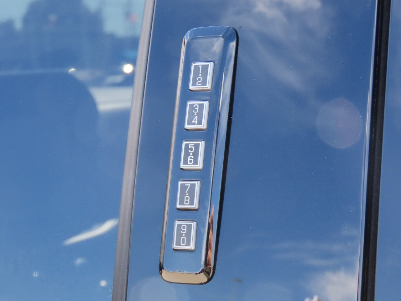 2023 Ford F-150 Lightning photo 21 of 35