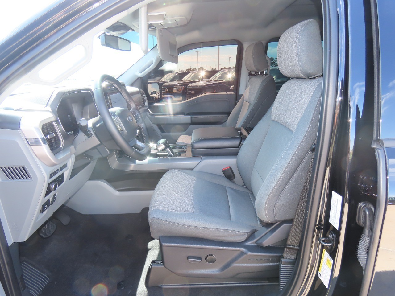 2023 Ford F-150 Lightning photo 28 of 35