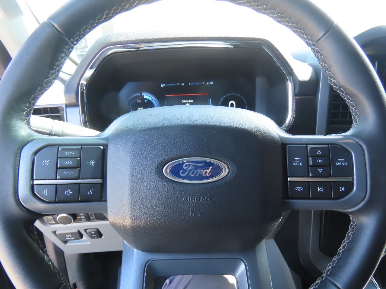 2023 Ford F-150 Lightning photo 30 of 35