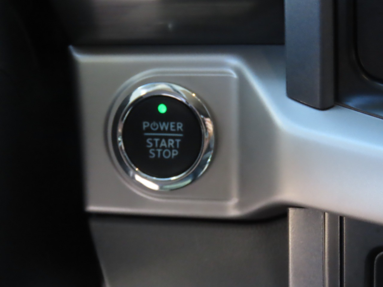 2023 Ford F-150 Lightning photo 32 of 35