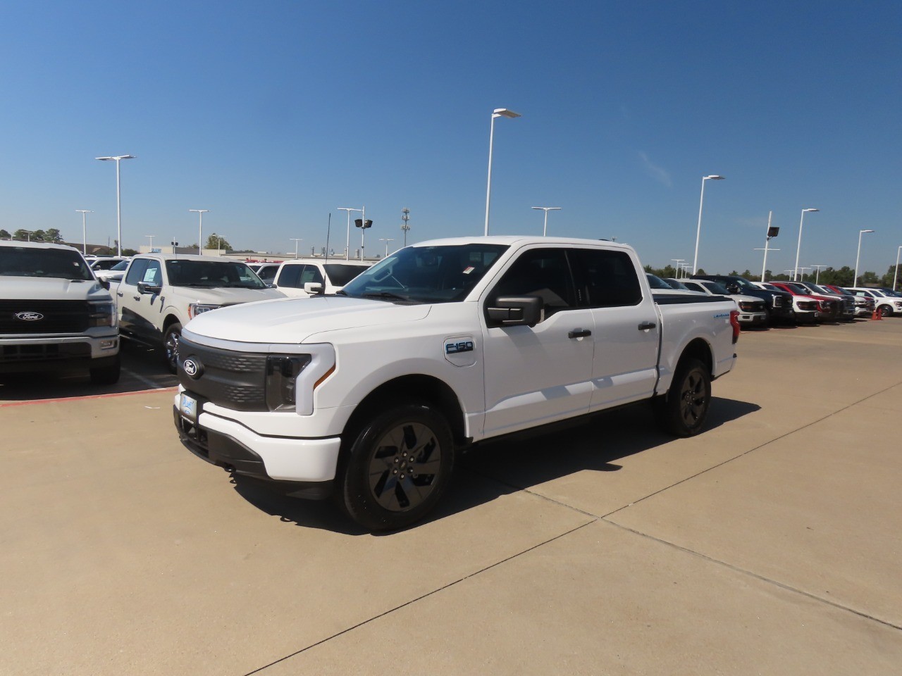 2024 Ford F-150 Lightning photo 2 of 34