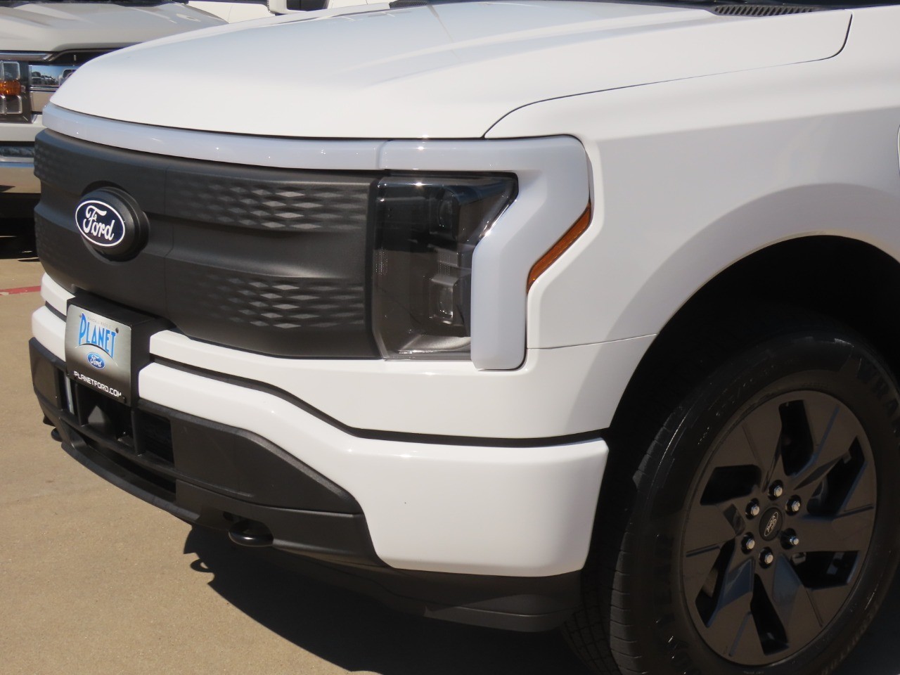 2024 Ford F-150 Lightning photo 3 of 34