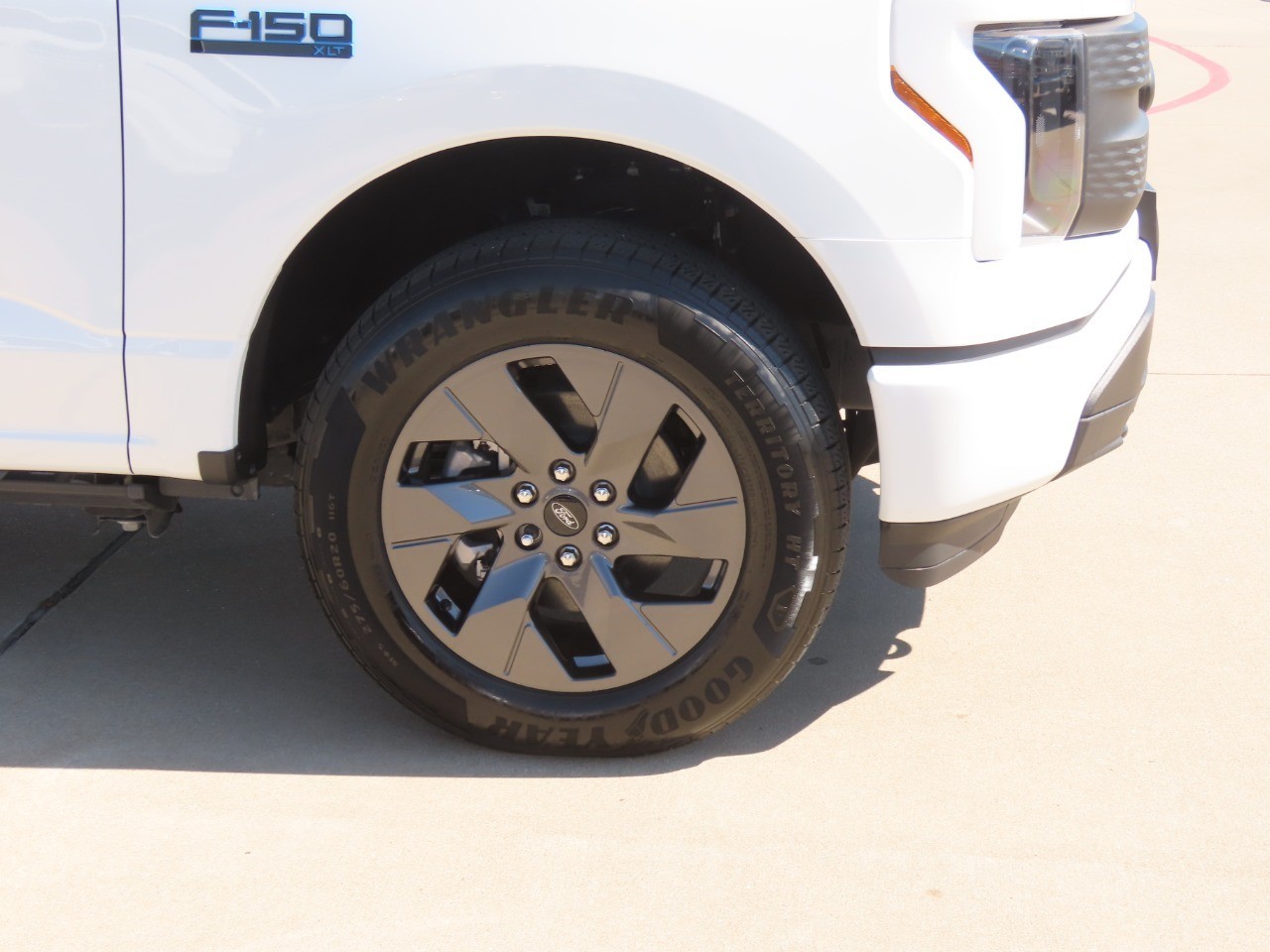 2024 Ford F-150 Lightning photo 10 of 34