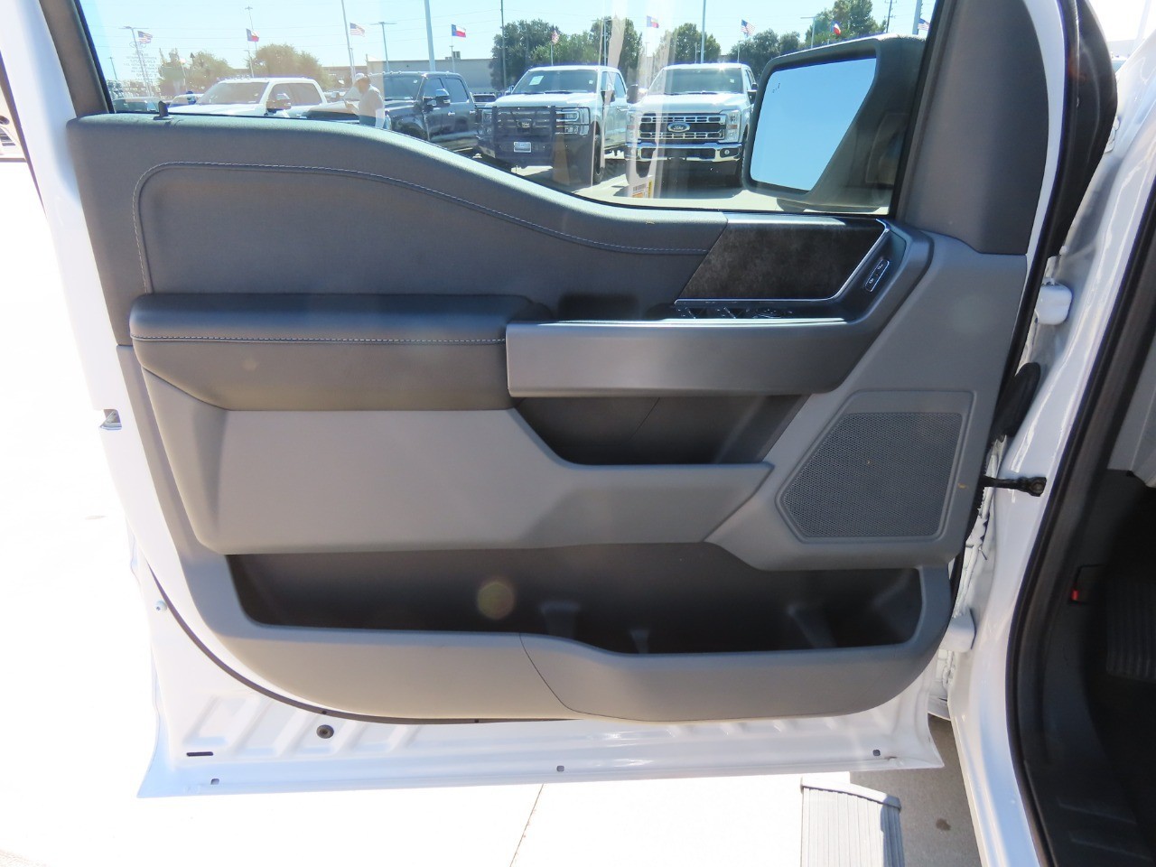 2024 Ford F-150 Lightning photo 26 of 34