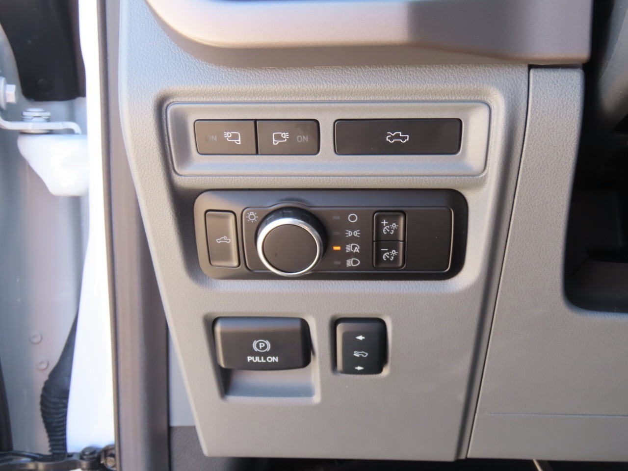 2024 Ford F-150 Lightning photo 28 of 34