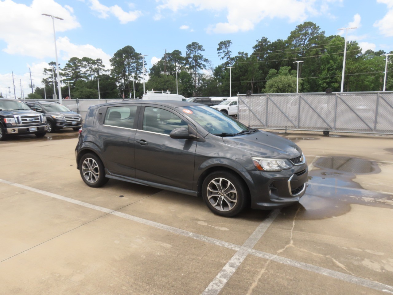 2017 Chevrolet Sonic LT - 6