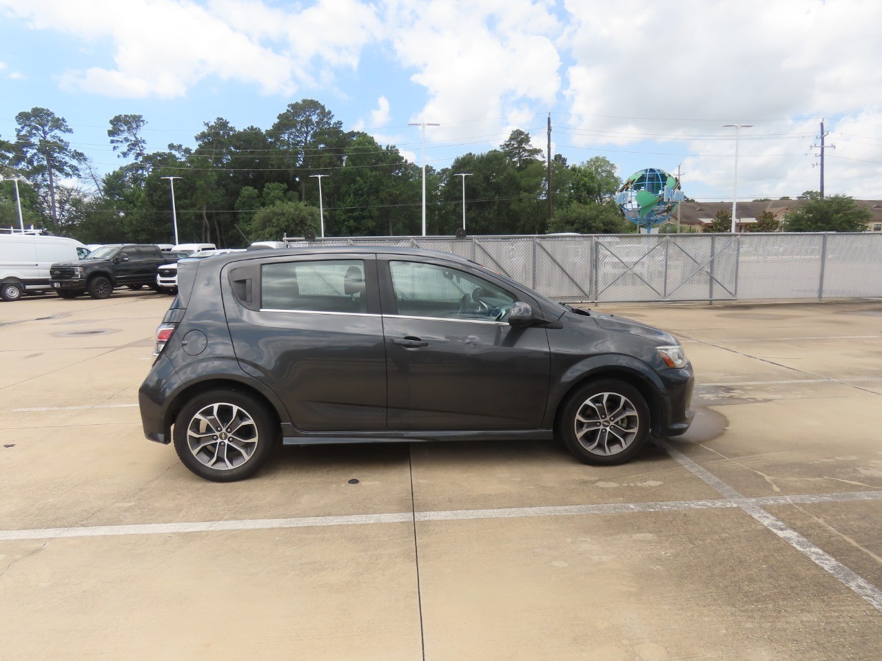 2017 Chevrolet Sonic LT - 9