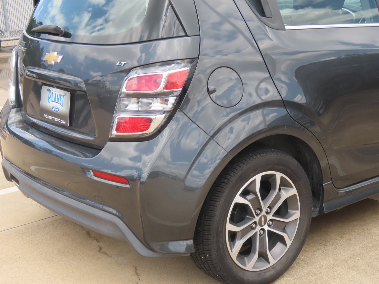 2017 Chevrolet Sonic LT - 11