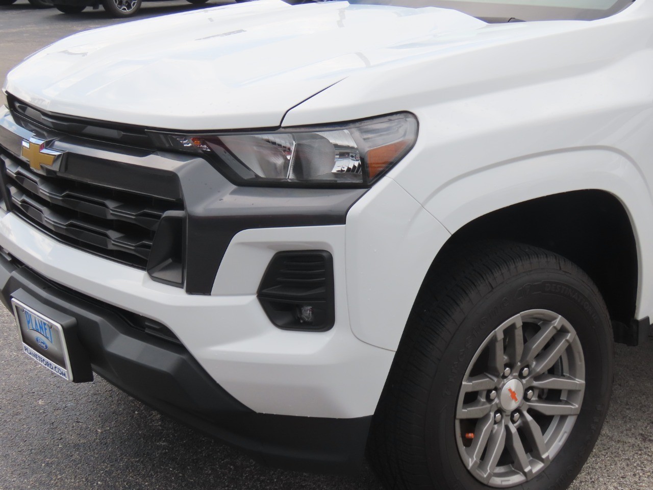 2024 Chevrolet Colorado photo 3 of 32