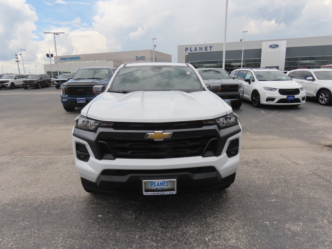2024 Chevrolet Colorado photo 5 of 32
