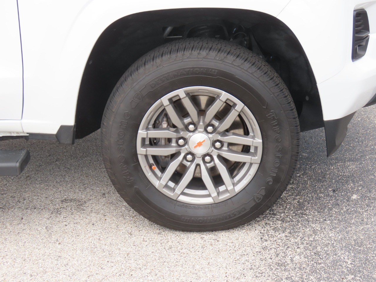 2024 Chevrolet Colorado photo 9 of 32