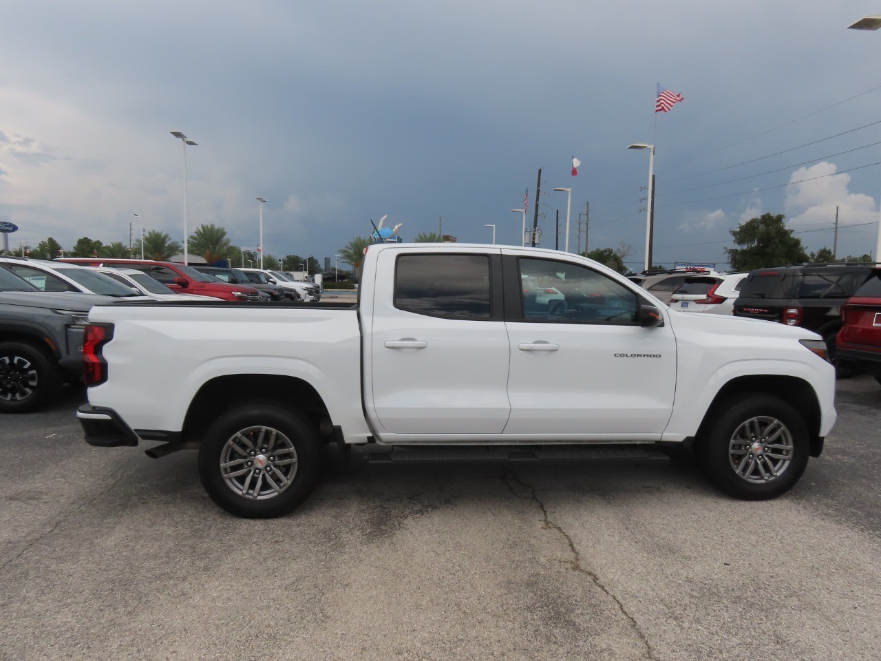 2024 Chevrolet Colorado photo 10 of 32