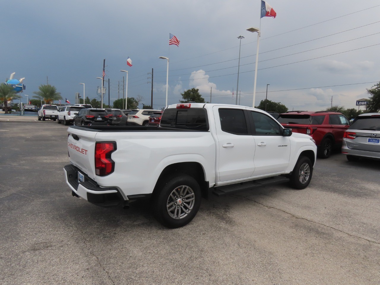 2024 Chevrolet Colorado photo 11 of 32