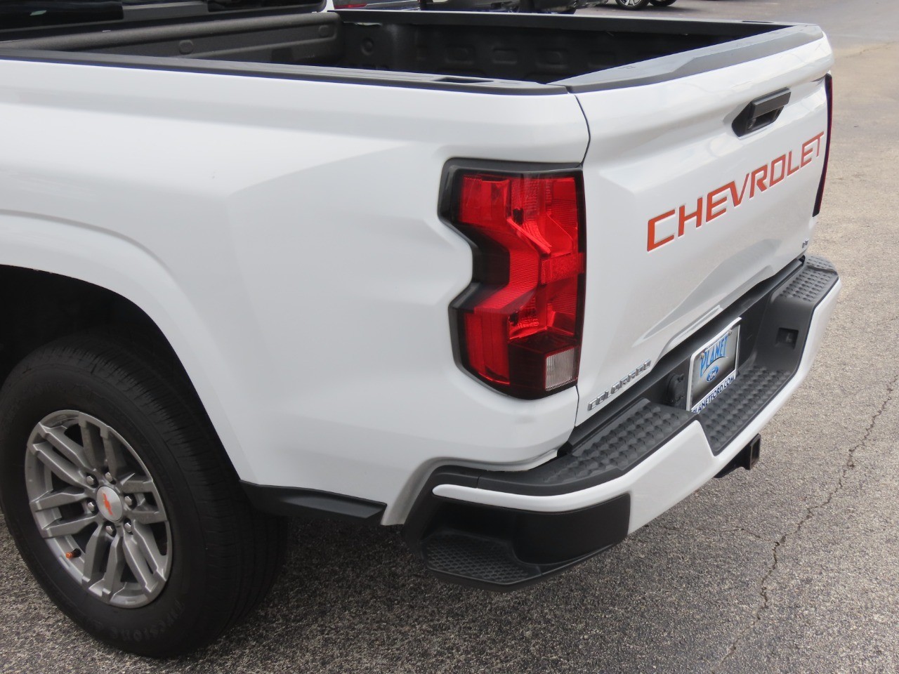 2024 Chevrolet Colorado photo 15 of 32