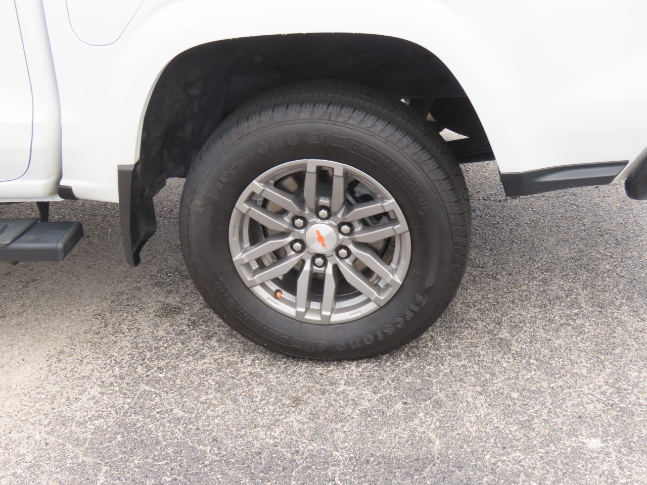 2024 Chevrolet Colorado photo 17 of 32