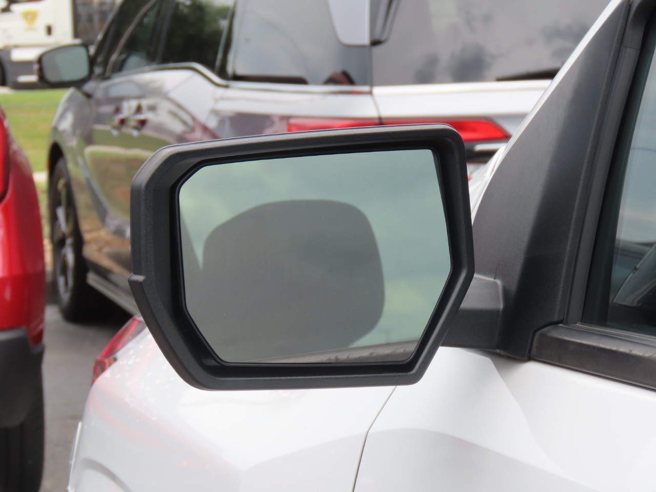 2024 Chevrolet Colorado photo 18 of 32