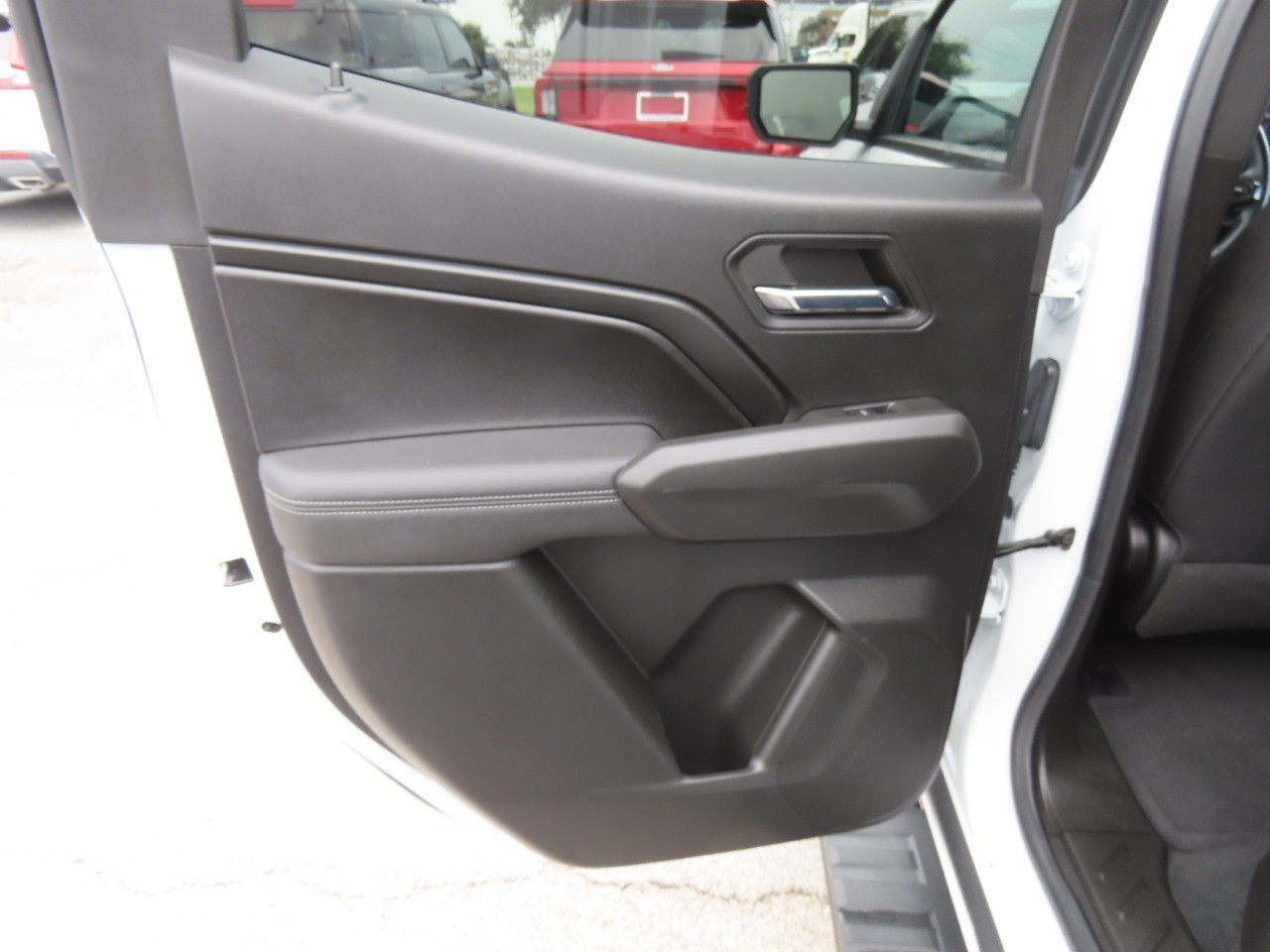 2024 Chevrolet Colorado photo 19 of 32